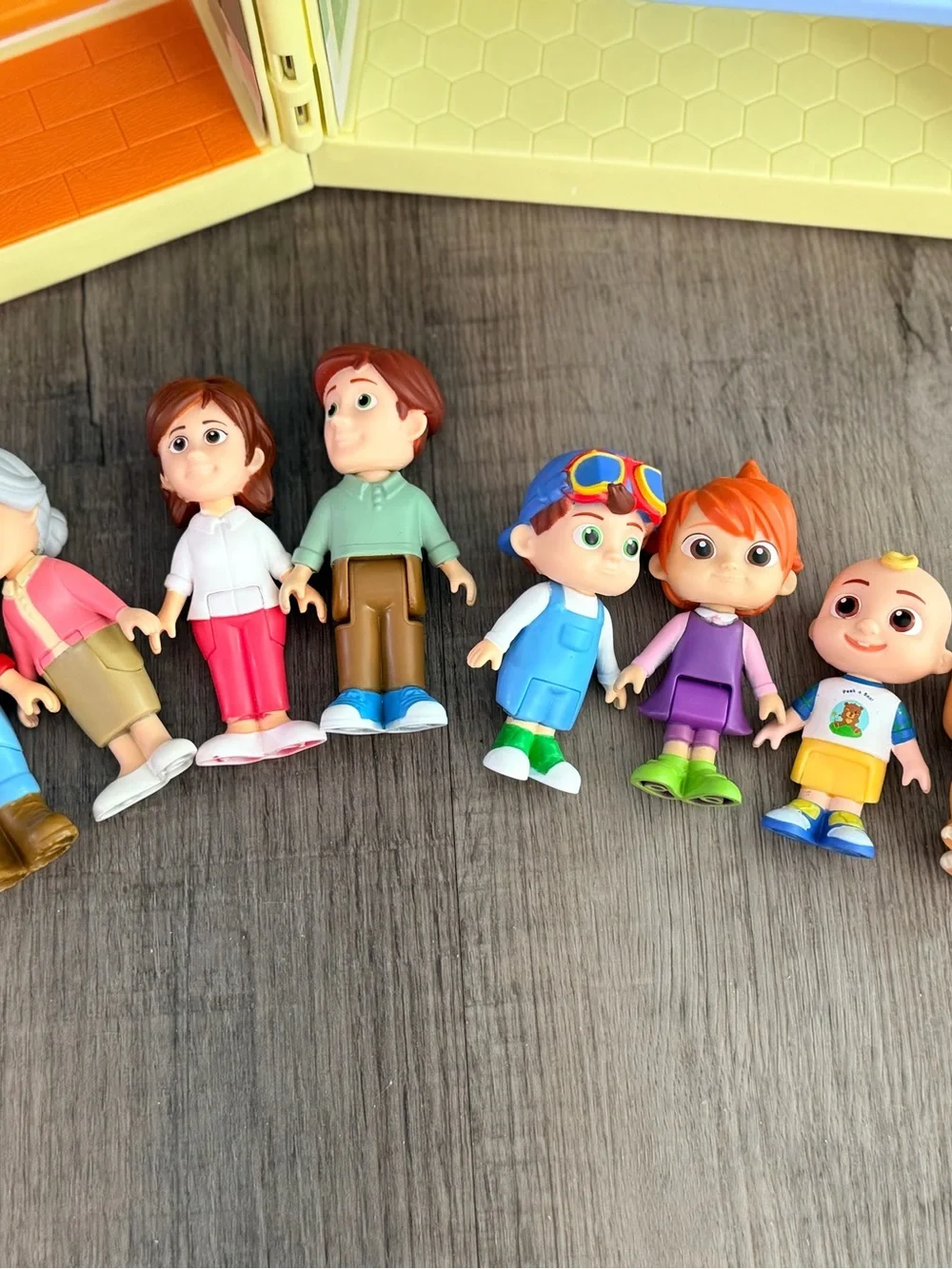 Cocomelon official Family 3” Figures Set W Grandparents, Parents, Siblings House